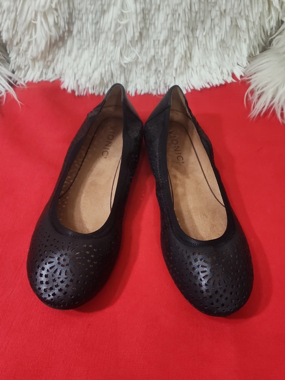 Vionic Womens Robyn Leather Perforated Ballet Flats